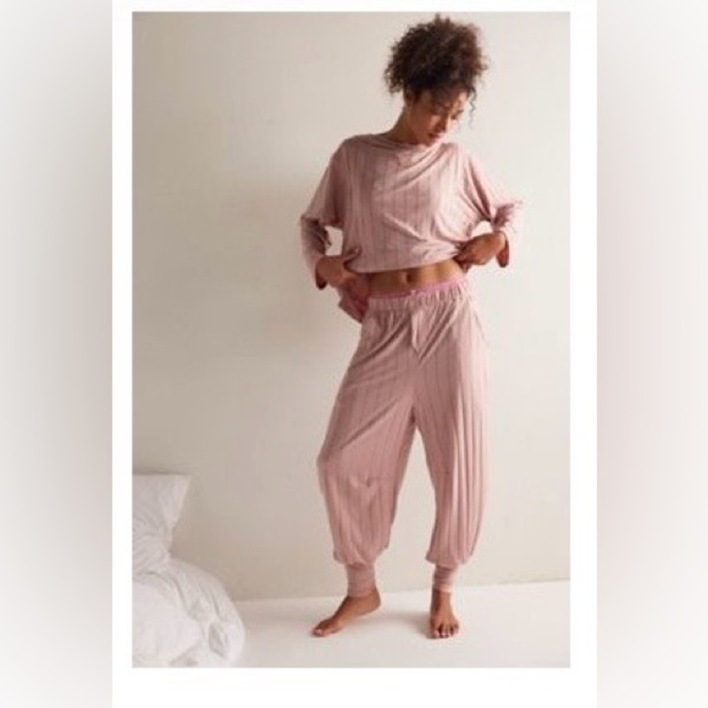 Free people everyday feeling pullover and jogger set XS/S dusty Himalayan color